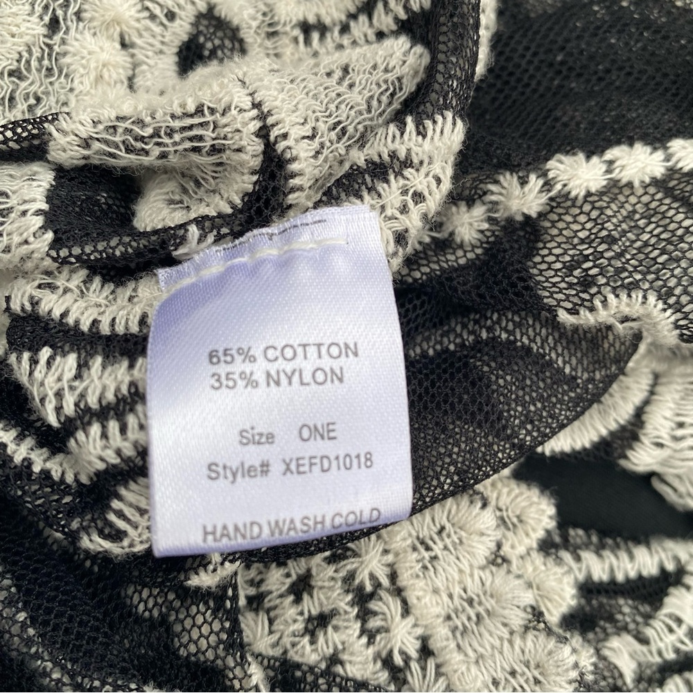 Woven Heart Black and White Floral Kimono Cardigan One Size Boho Cottage Core - Picture 13 of 14